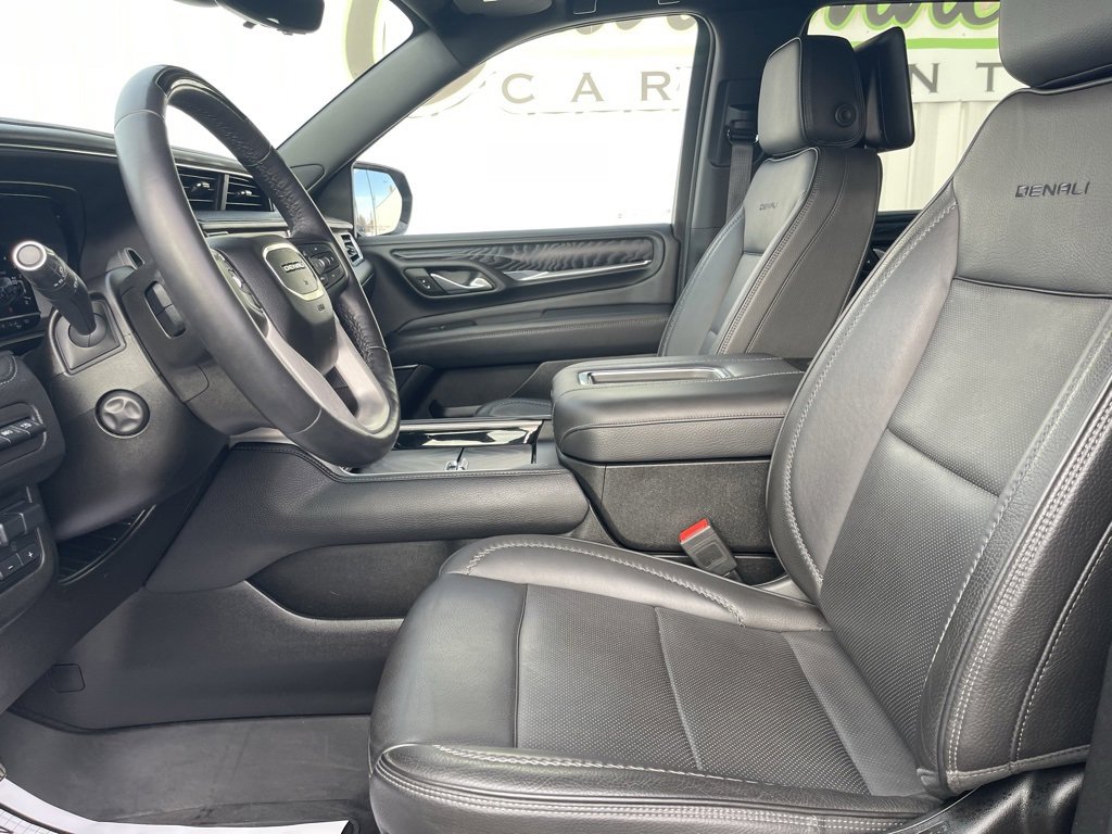 Used 2023 GMC Yukon Denali w/ Denali Reserve Package image 15