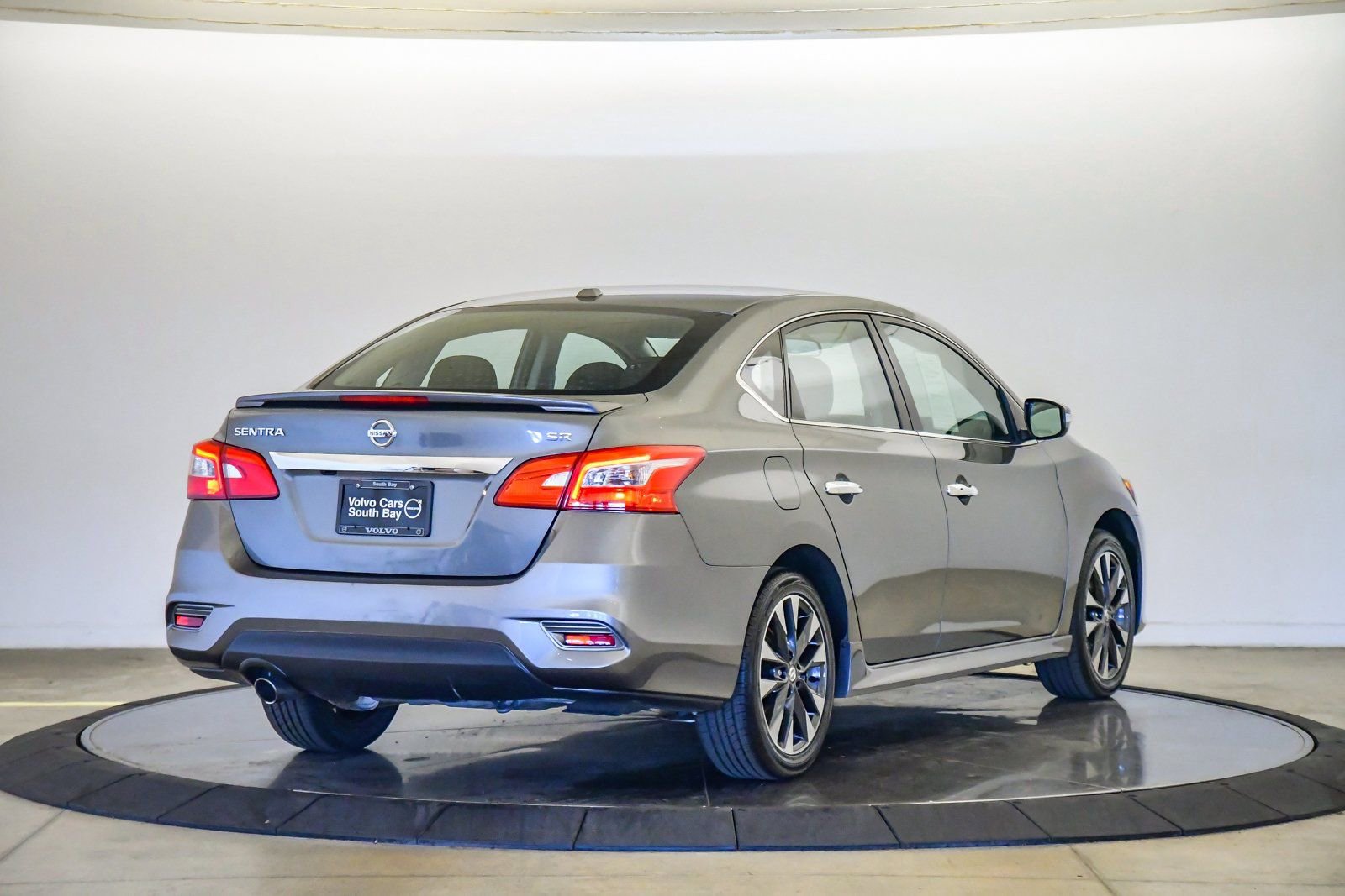 Used 2017 Nissan Sentra SR image 4