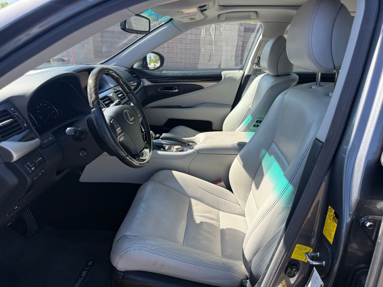 Used 2013 Lexus LS 460 AWD w/ Comfort Pkg image 13