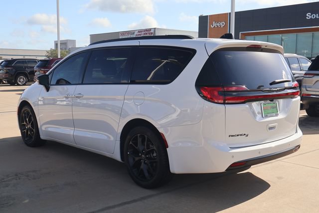 New 2026 Chrysler Pacifica Select w/ S Appearance Package FWD image 4