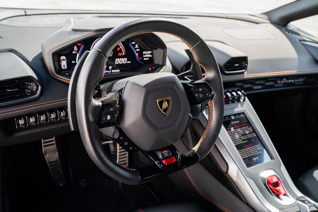 Used 2021 Lamborghini Huracan EVO image 16