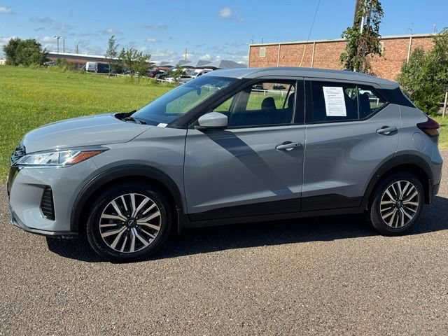 Used 2024 Nissan Kicks SV FWD image 3