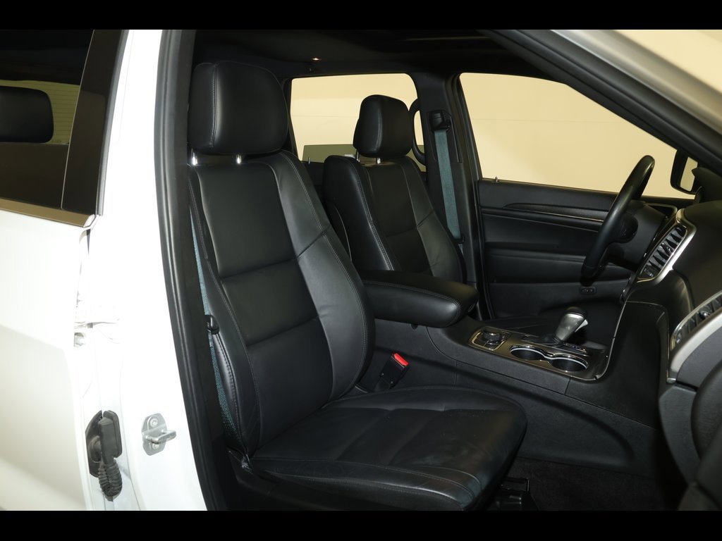 Used 2018 Jeep Grand Cherokee Limited image 31