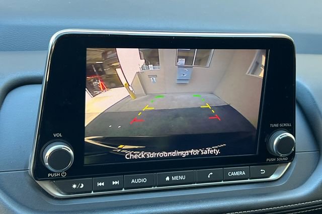 Used 2024 Nissan Rogue S image 25