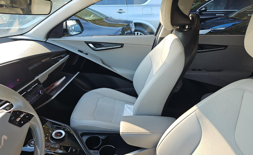 Used 2023 Kia Niro Wind w/ Wind Preserve Package FWD image 11