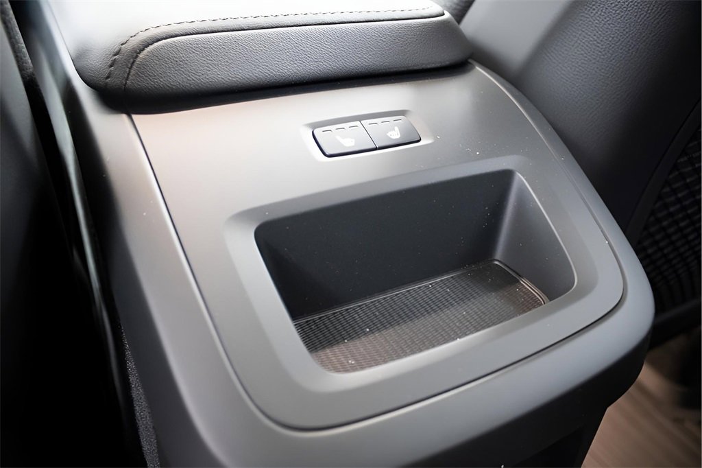 Used 2025 Volvo XC60 T8 Plus w/ Protection Package Premier image 30