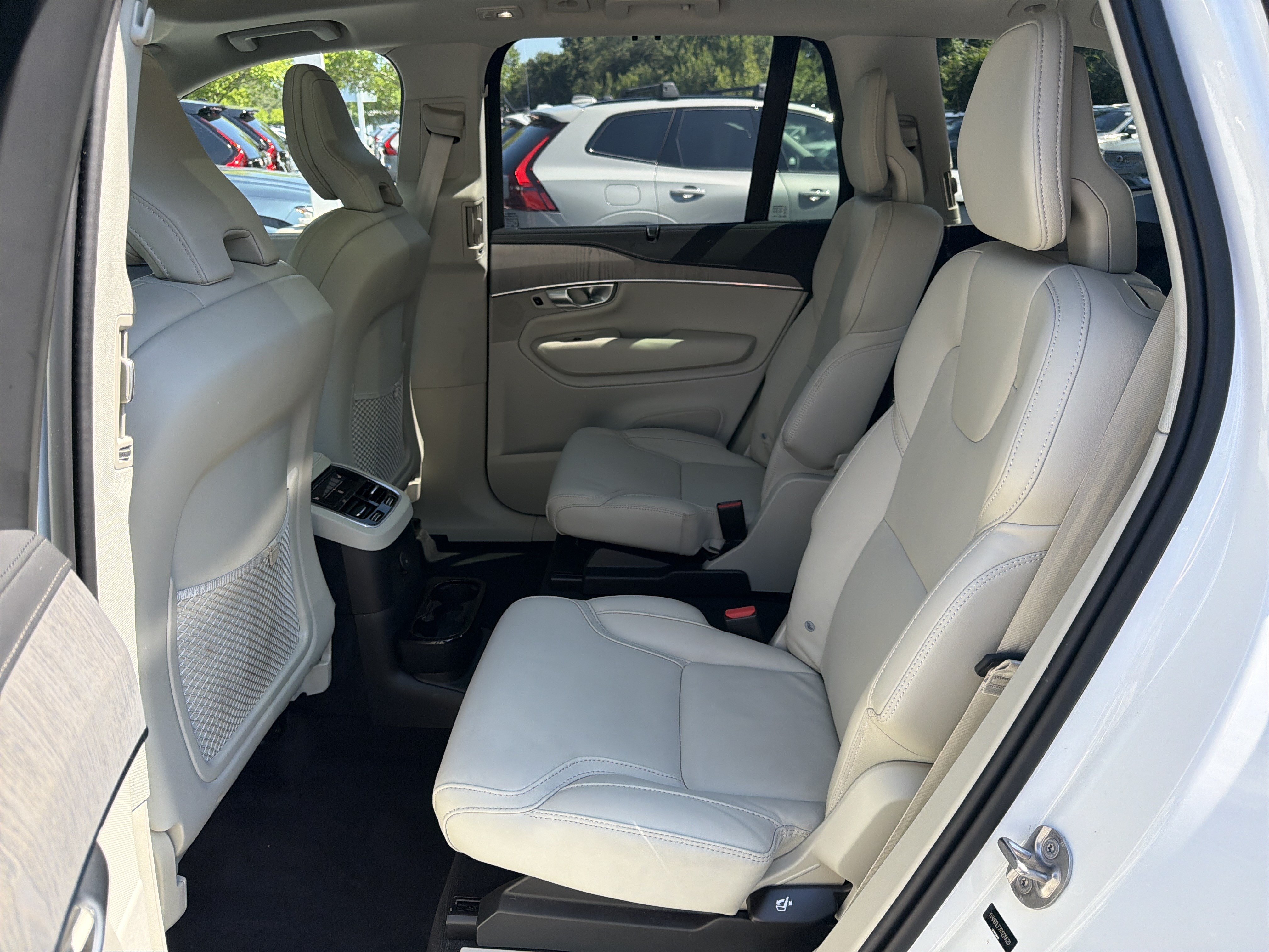 Certified 2024 Volvo XC90 T8 Ultimate w/ Protection Package Premier AWD/4WD image 32