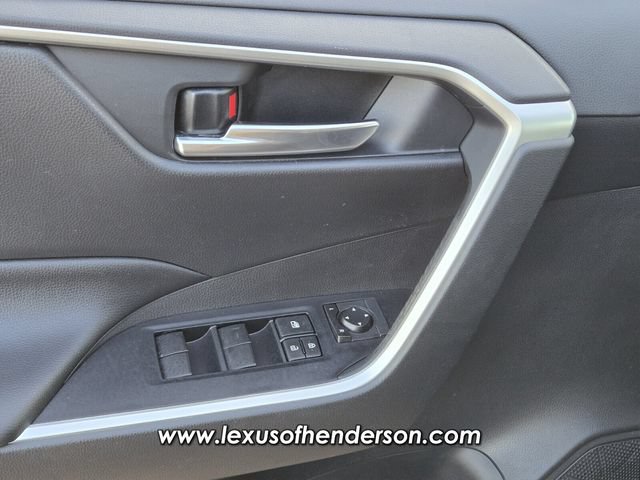 Used 2020 Toyota RAV4 XLE w/ Convenience Package FWD image 21