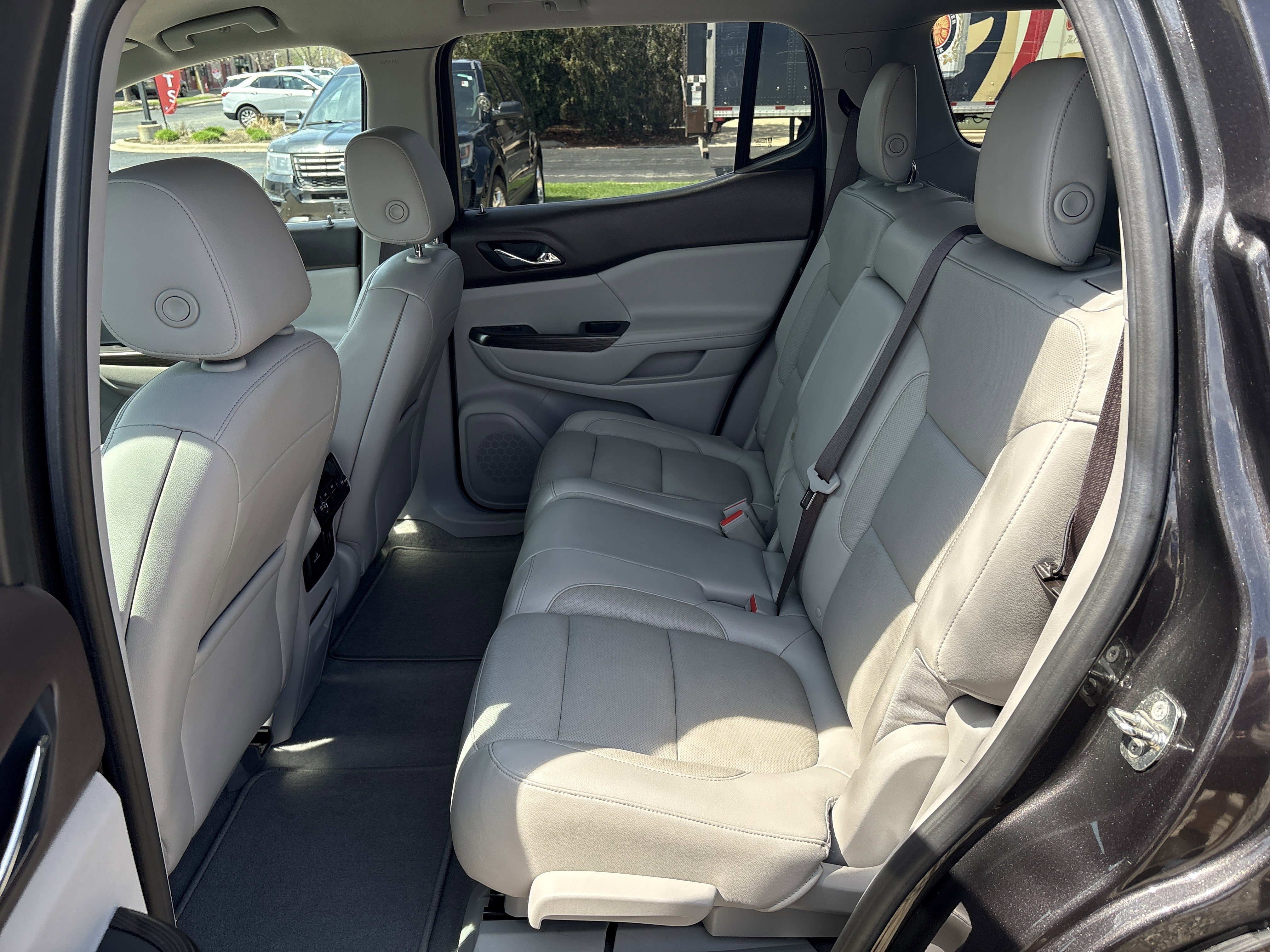 Used 2018 GMC Acadia SLT image 12