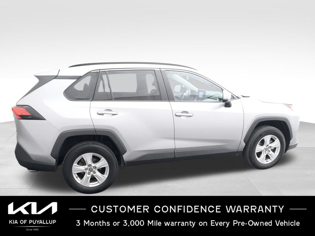 Used 2021 Toyota RAV4 XLE w/ XLE Grade Weather Package AWD/4WD image 4