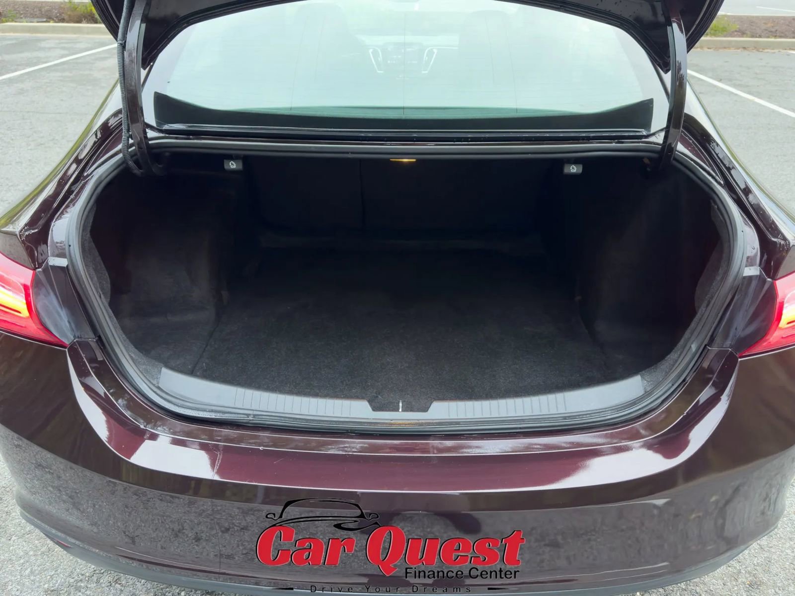 Used 2020 Chevrolet Malibu LT FWD image 14