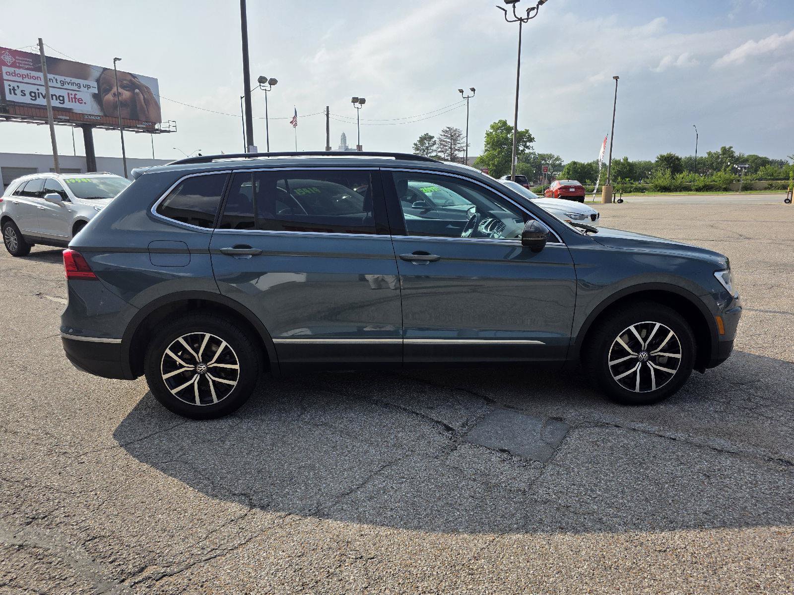 Used 2021 Volkswagen Tiguan SEL AWD/4WD image 4