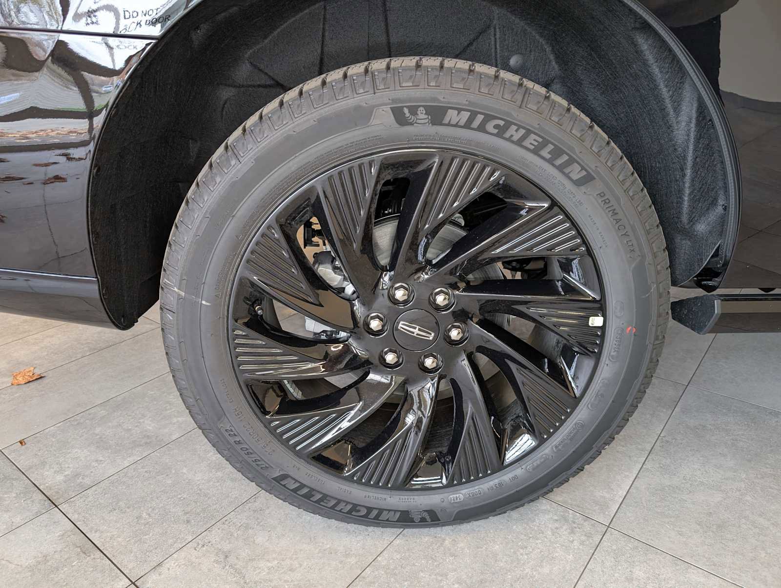 New 2025 Lincoln Navigator Reserve w/ Jet Appearance Package image 3