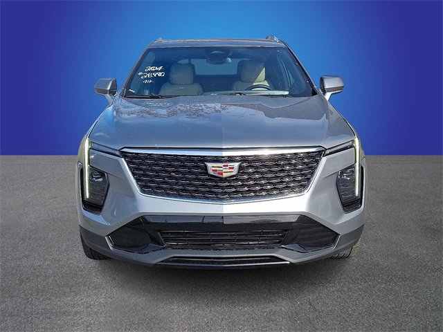 Used 2024 Cadillac XT4 Premium Luxury image 2