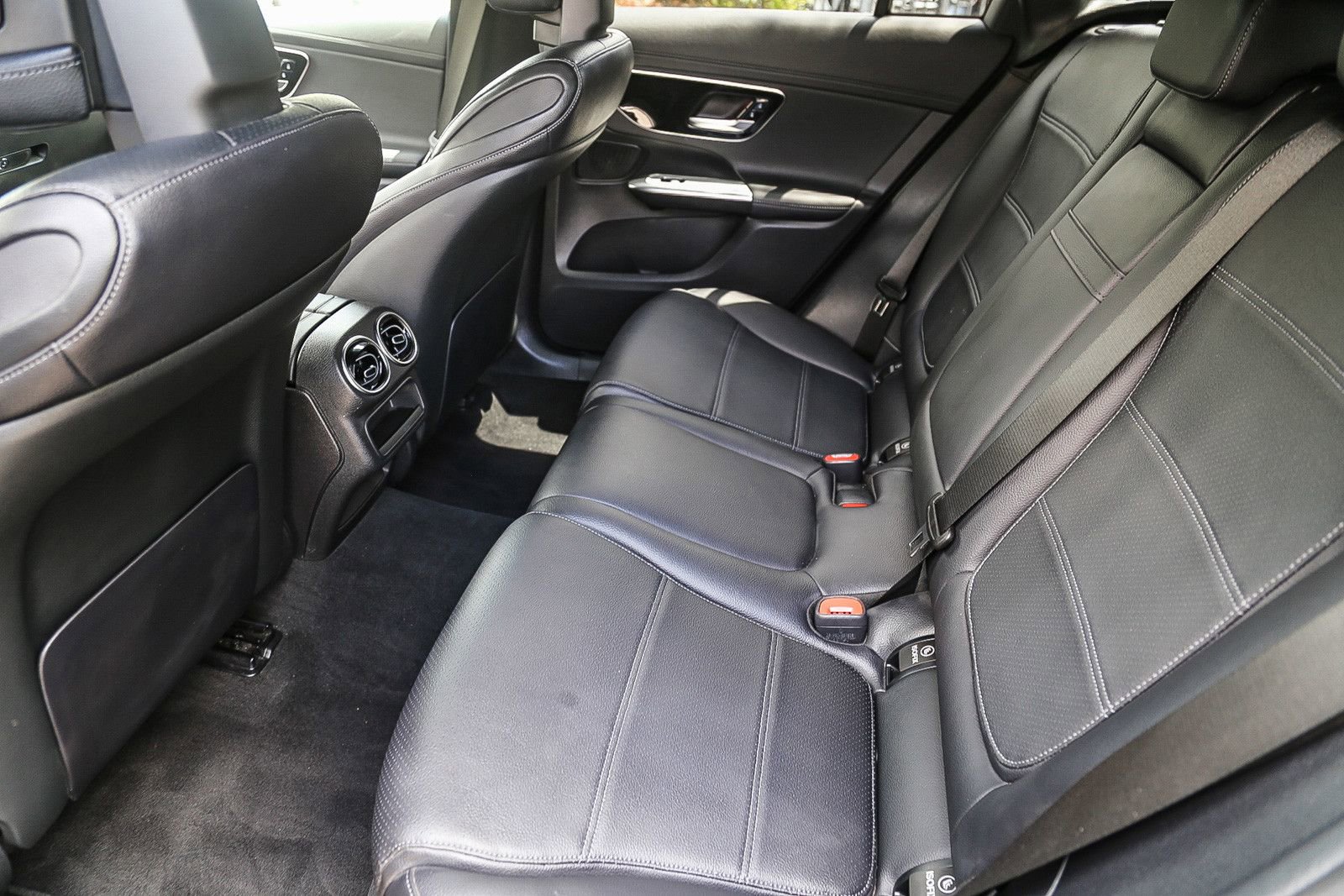 Certified 2024 Mercedes-Benz GLC 300 image 17