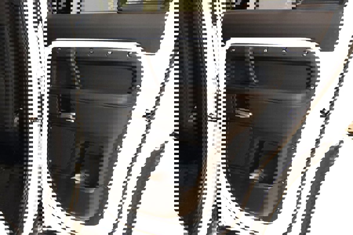 Used 2025 Land Rover Defender 110 S image 66