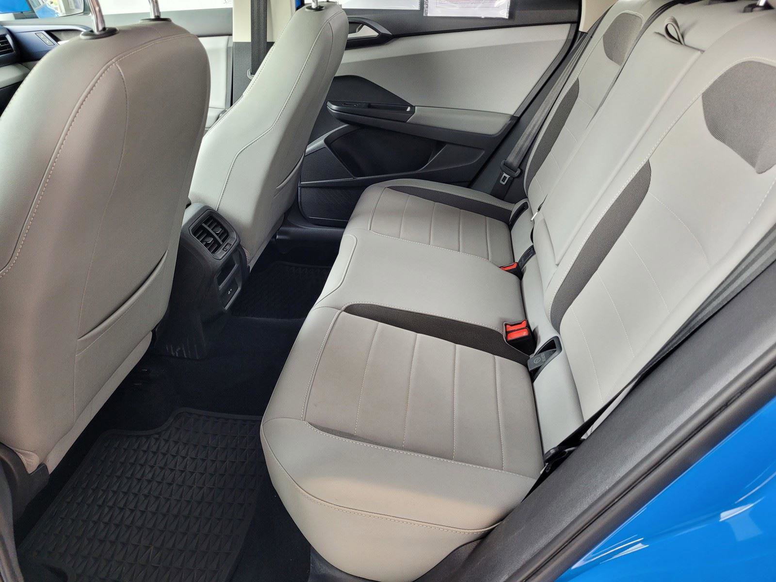 Used 2022 Volkswagen Taos SE w/ Panoramic Sunroof Package FWD image 19
