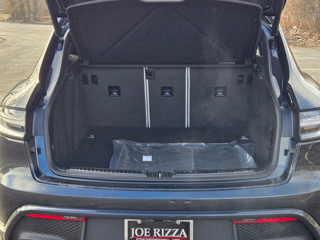 New 2026 Porsche Macan GTS image 15