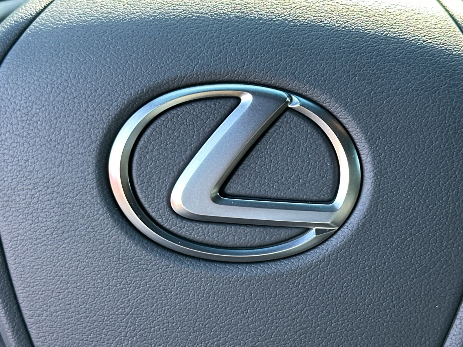 Used 2025 Lexus ES 350 w/ Premium Package image 25