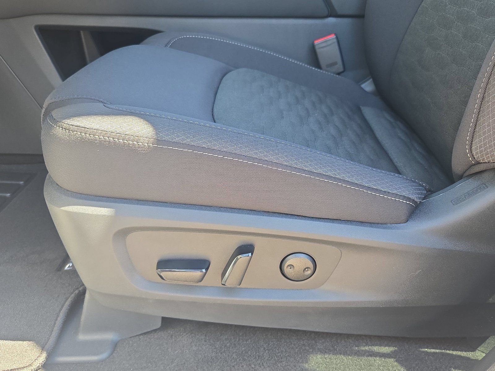 New 2026 Nissan Pathfinder SV w/ Cargo Package FWD image 27