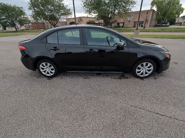 Used 2025 Toyota Corolla LE w/ Convenience Package FWD image 2