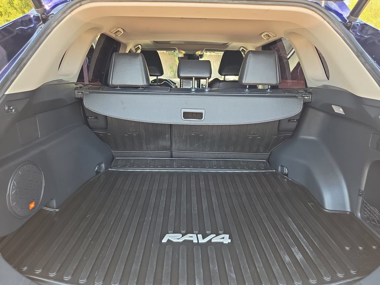 Used 2020 Toyota RAV4 Limited FWD image 12