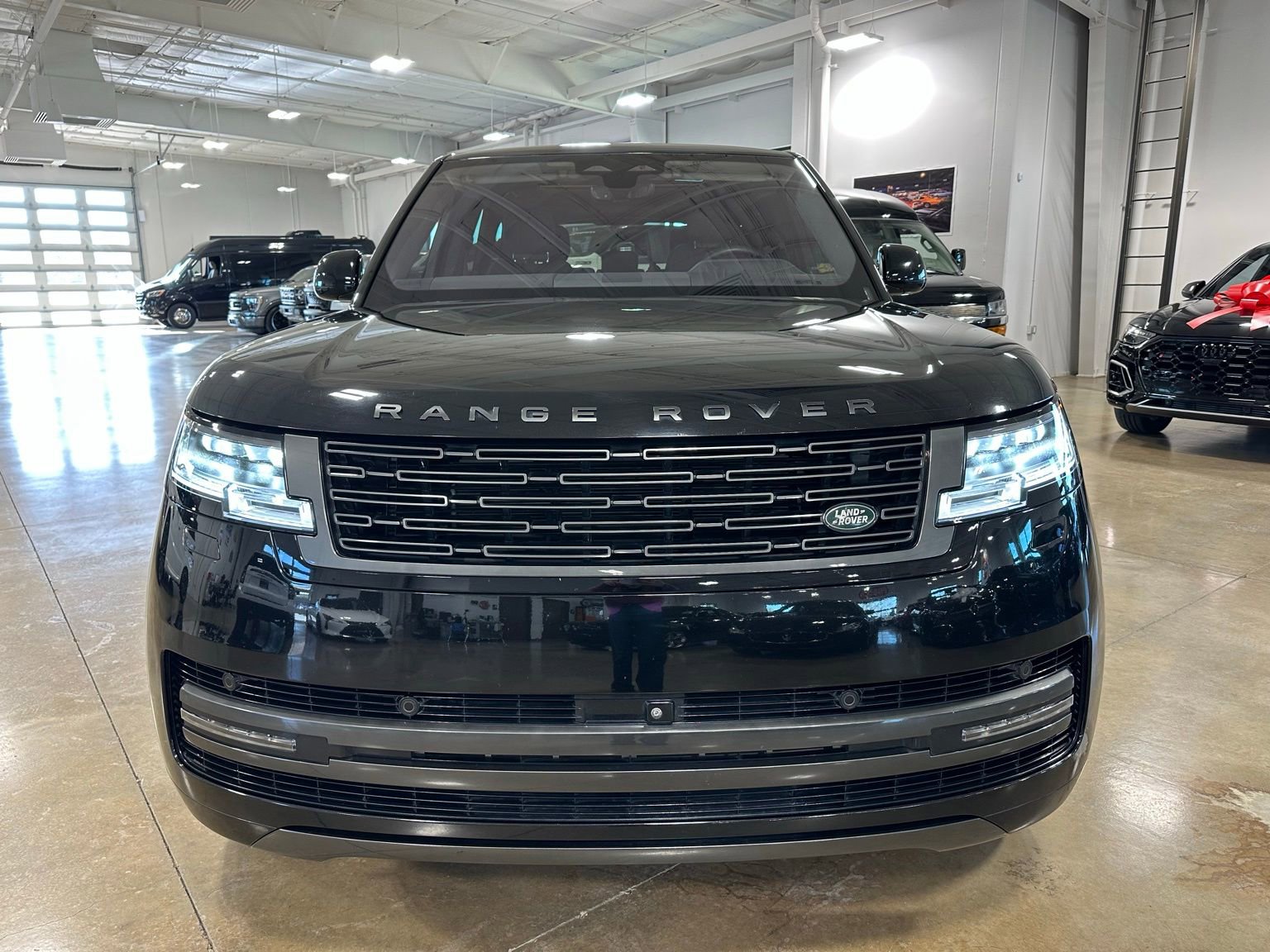 Used 2023 Land Rover Range Rover SE image 2