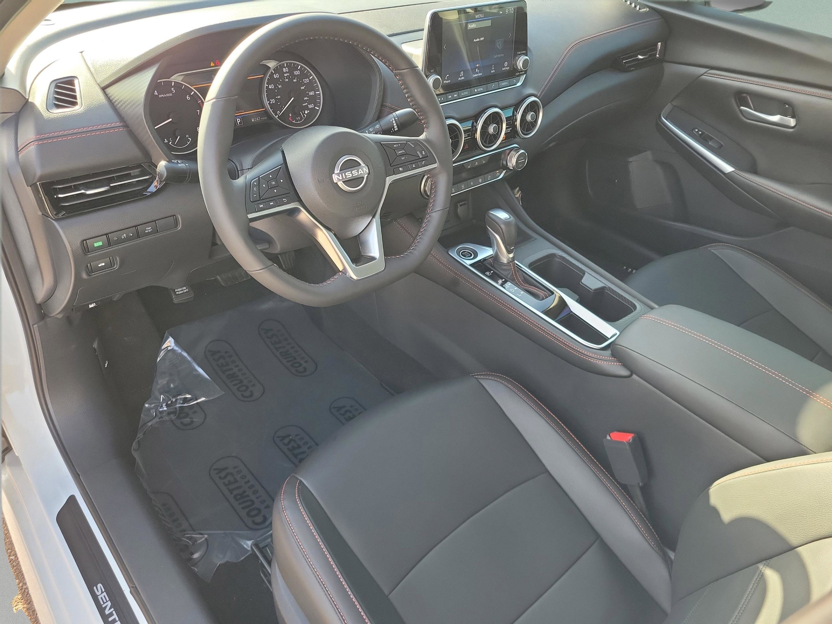 Used 2025 Nissan Sentra SR w/ SR Premium Package image 18