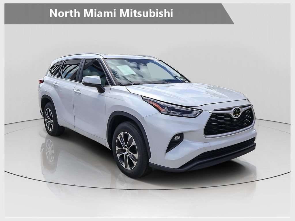 Used 2023 Toyota Highlander XLE