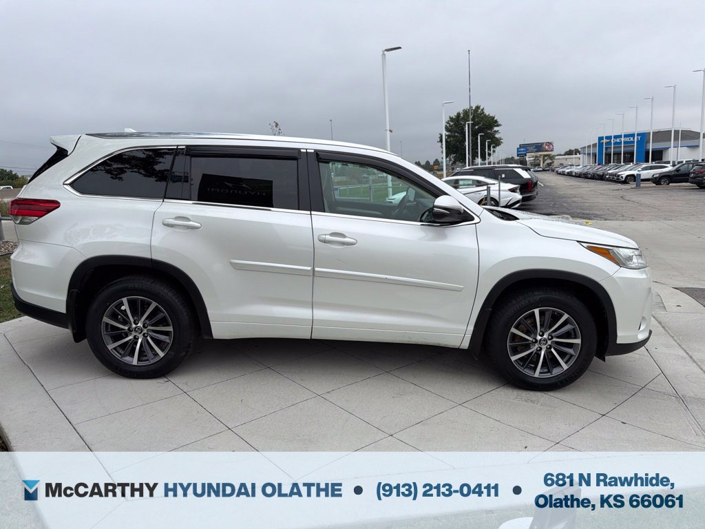 Used 2017 Toyota Highlander XLE w/ Protection Package #3 AWD/4WD image 16