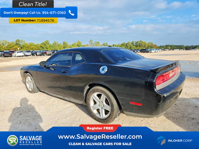 Used 2013 Dodge Challenger SXT Plus RWD image 3
