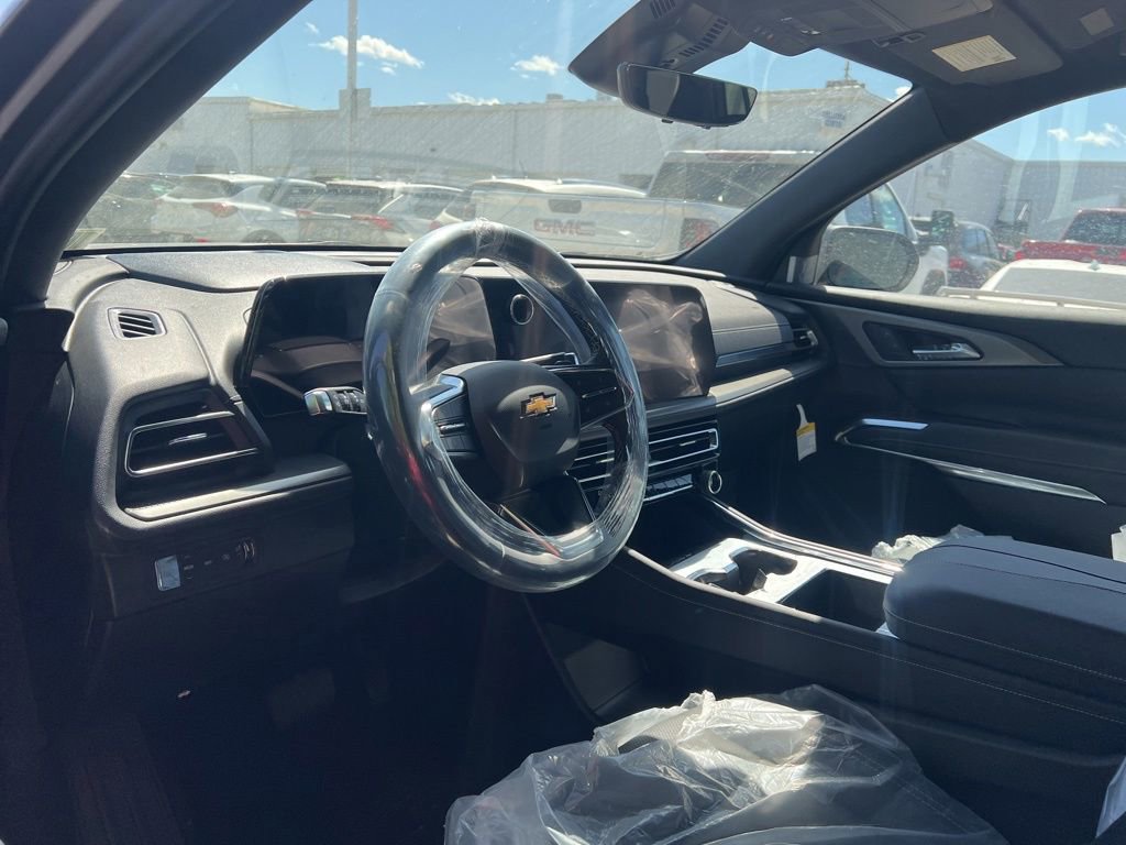 New 2026 Chevrolet Traverse LT w/ Driver Confidence Package AWD/4WD image 6