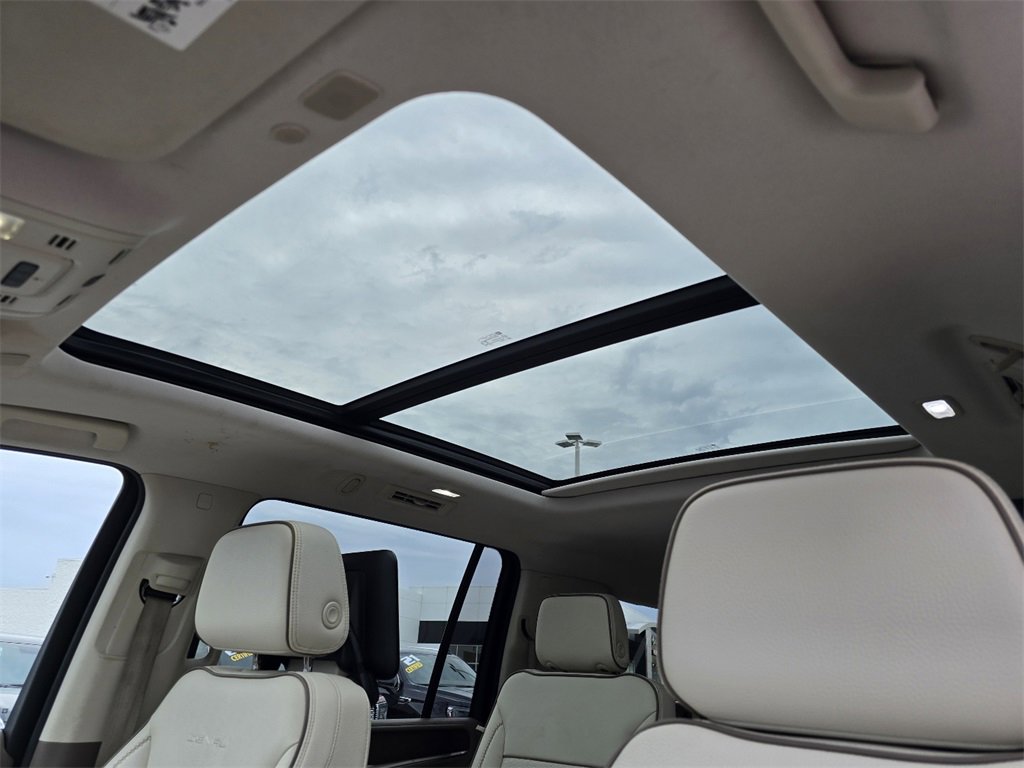 Used 2021 GMC Yukon XL Denali w/ Denali Premium Package image 24