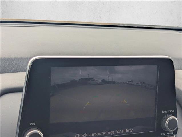 Used 2025 Nissan Rogue SV image 9