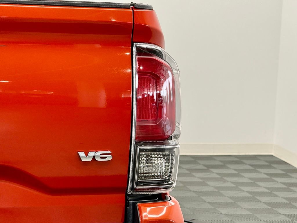 Used 2018 Toyota Tacoma TRD Sport AWD/4WD image 14