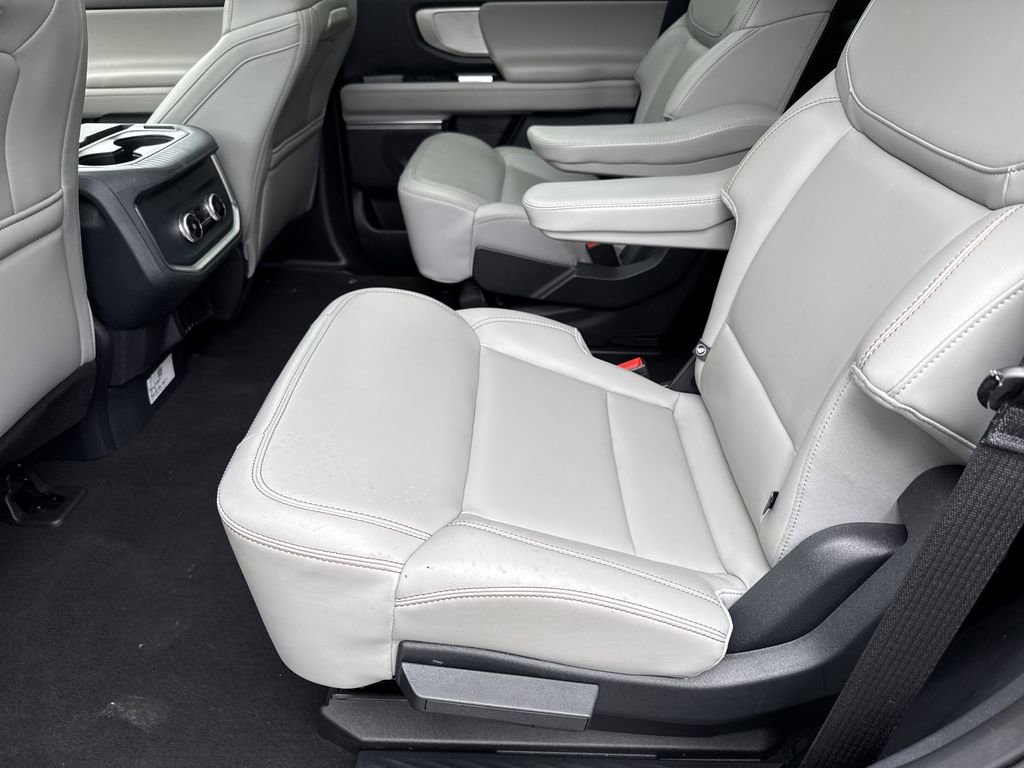 Used 2025 Ford Expedition Active AWD/4WD image 14