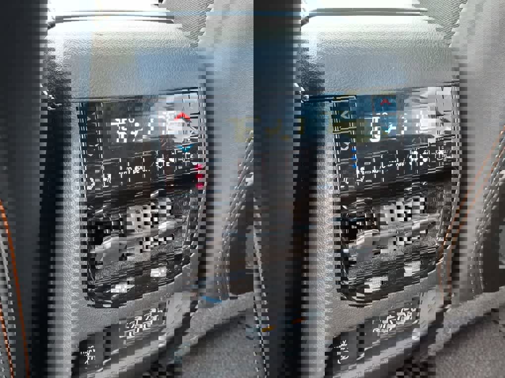 Used 2025 Jeep Grand Cherokee L Summit image 9