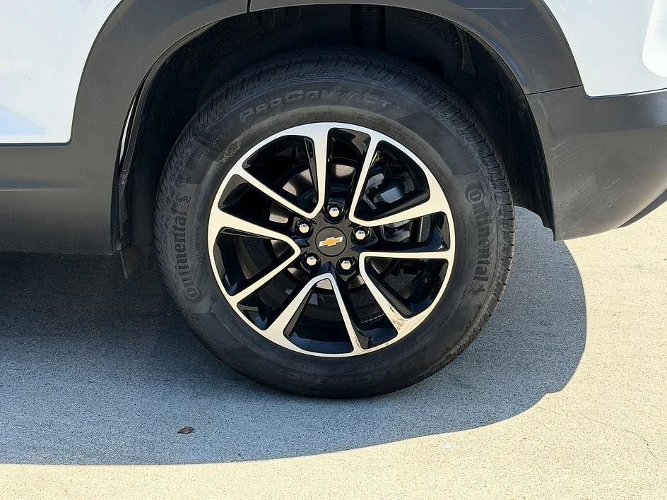 Used 2025 Chevrolet TrailBlazer LT AWD/4WD image 15