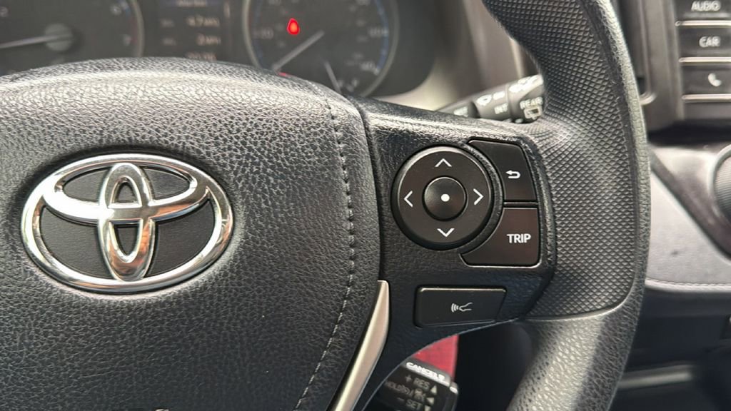 Used 2018 Toyota RAV4 LE image 27