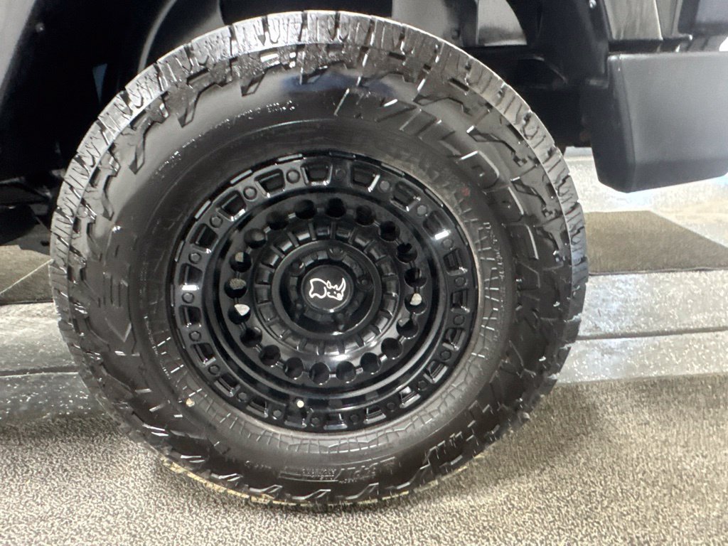 Used 2017 Jeep Wrangler Unlimited Rubicon w/ Connectivity Group AWD/4WD image 14