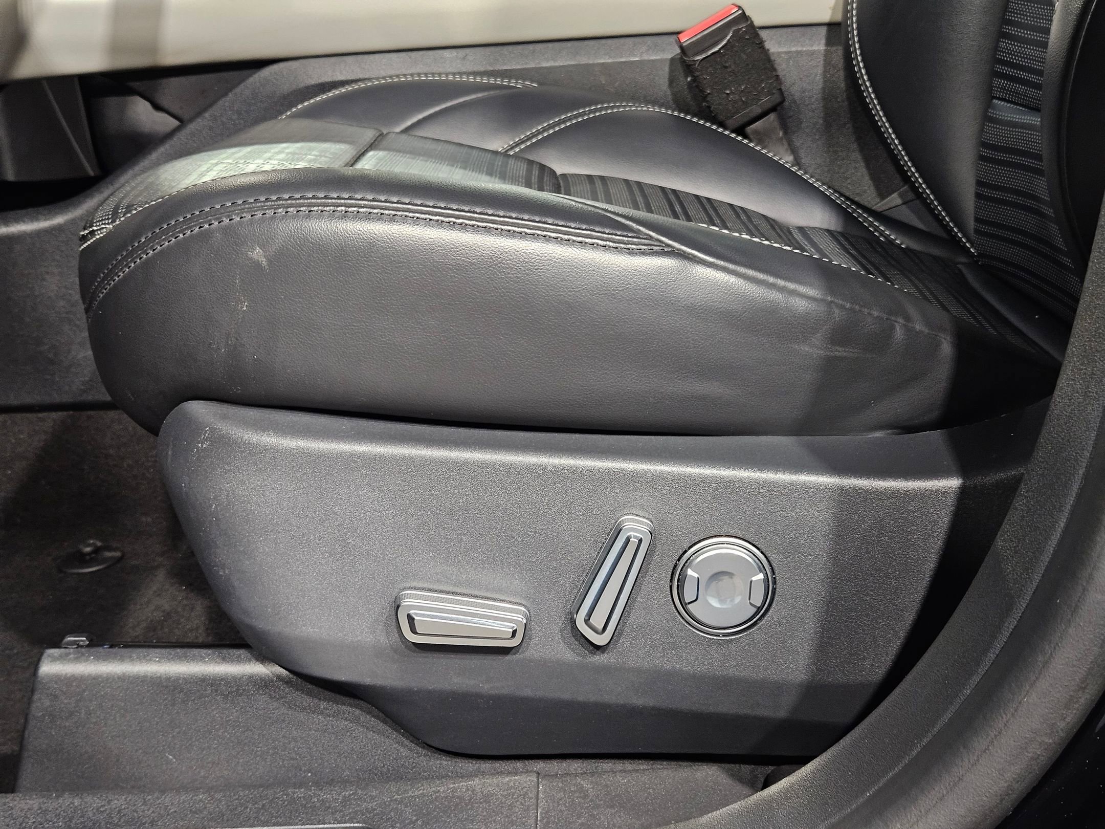 Used 2024 Lincoln Nautilus Reserve image 23