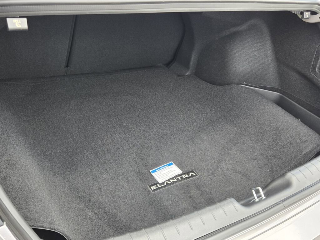 Certified 2025 Hyundai Elantra SEL FWD image 15
