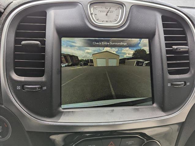 Used 2022 Chrysler 300 Touring L w/ Comfort Group image 18