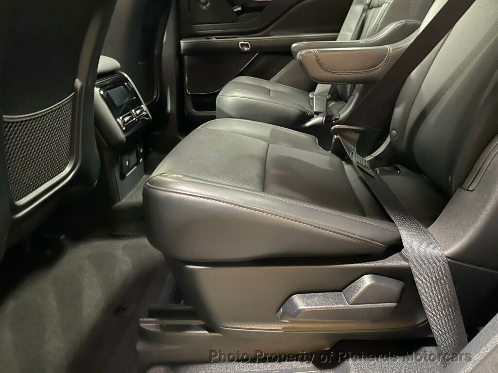 Used 2025 Lincoln Aviator AWD w/ Jet Appearance Package image 16