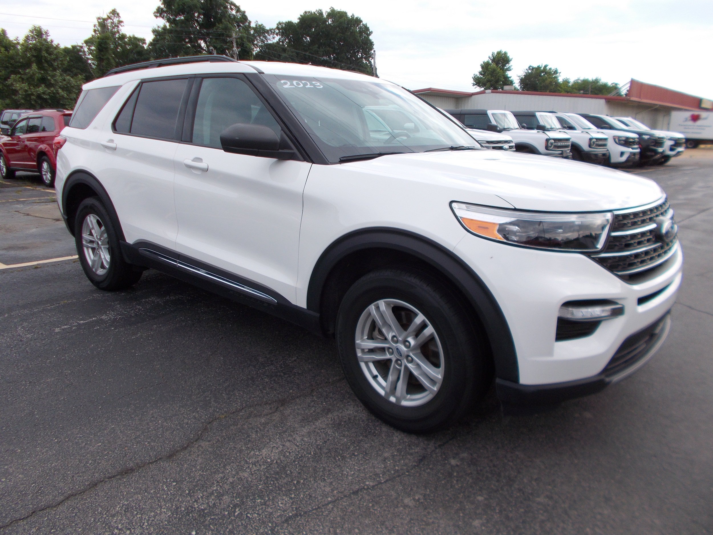 Used 2023 Ford Explorer XLT w/ Equipment Group 202A AWD/4WD image 2