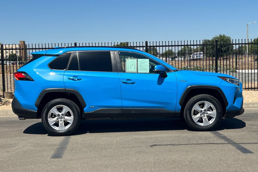 Certified 2021 Toyota RAV4 XLE w/ Convenience Package AWD/4WD image 3