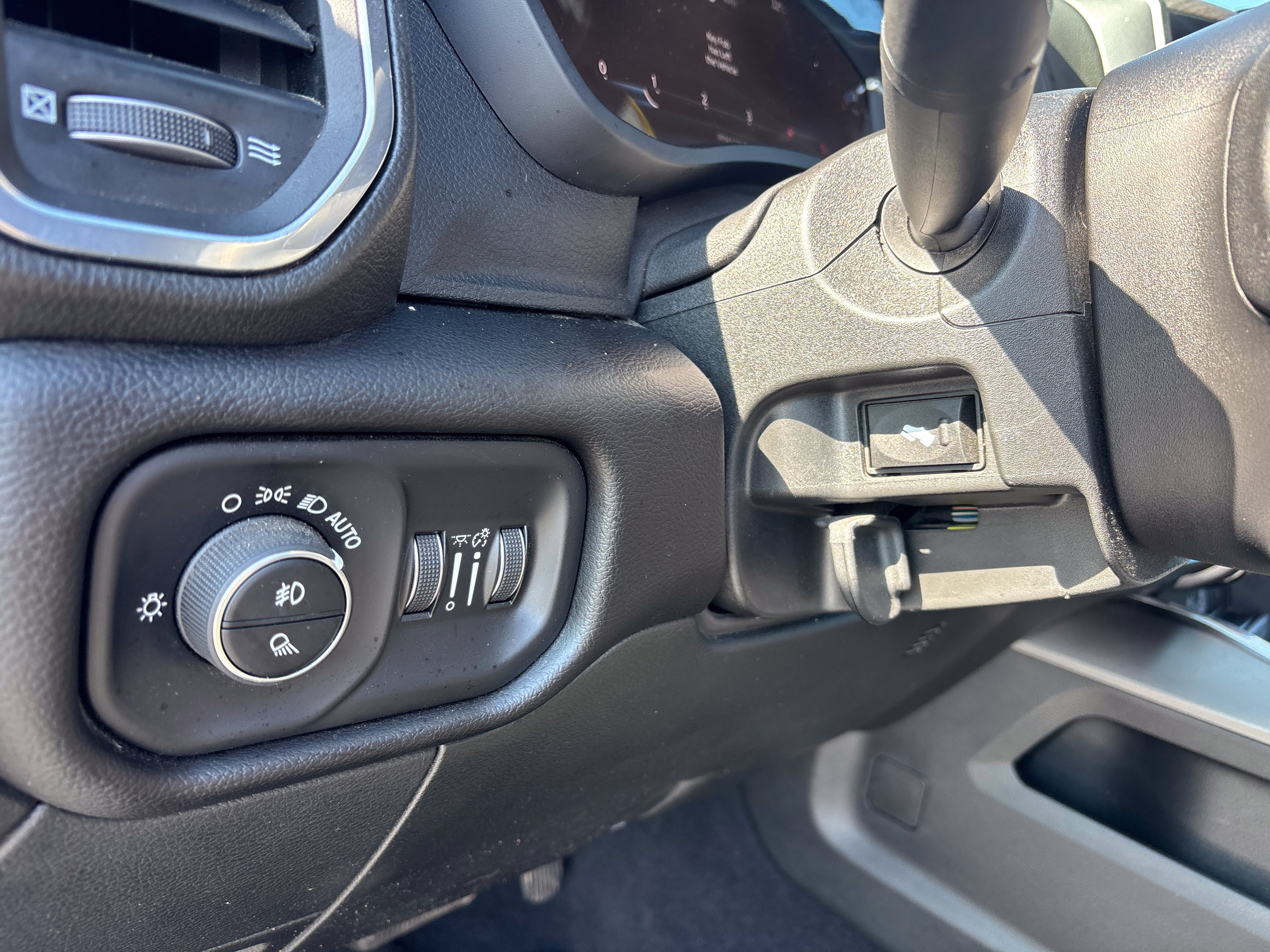 Used 2025 RAM 2500 Laramie w/ Night Edition AWD/4WD image 15