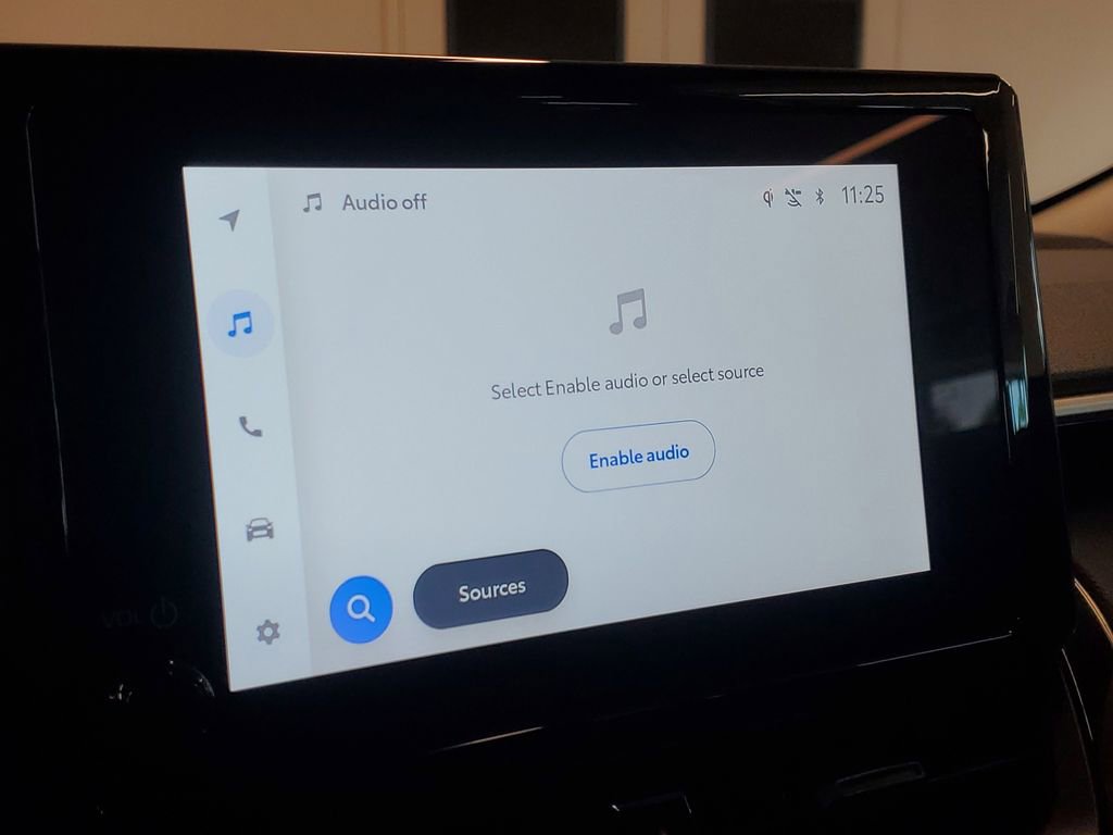 Used 2025 Toyota Corolla Cross LE image 25