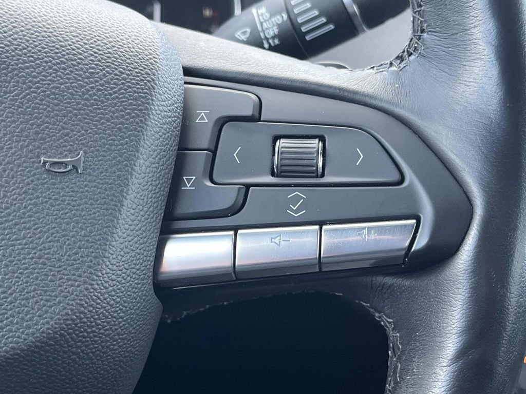 Used 2023 Cadillac XT4 Premium Luxury w/ Enhanced Visibility Package image 30