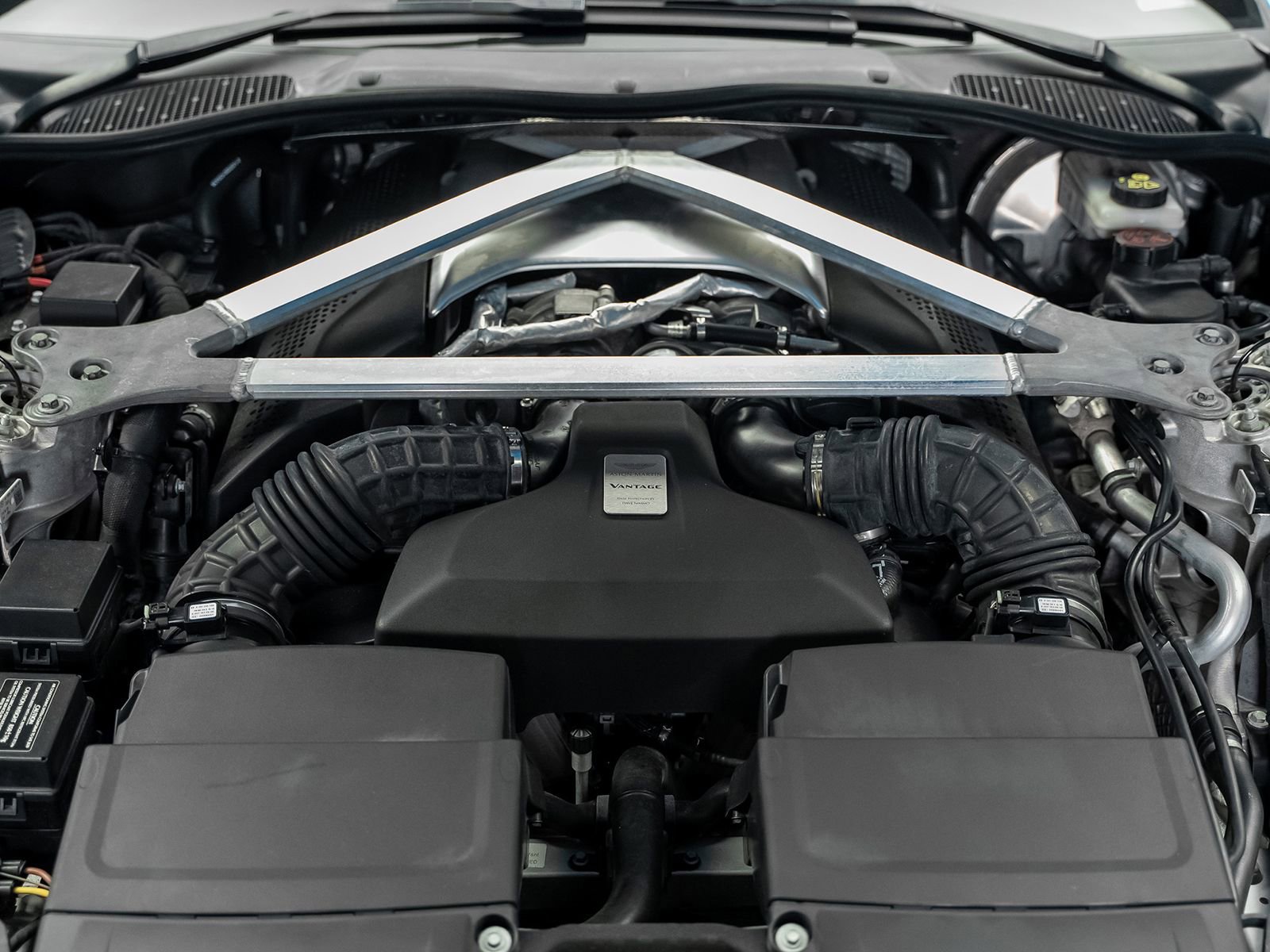 Used 2020 Aston Martin V8 Vantage Coupe RWD image 59